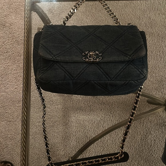 Chanel Purse - Picture 3 of 4
